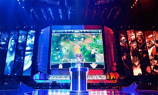 特哥为患病粉丝兑现直播承诺，高难度游戏挑战上演五杀逆转-乐竞电竞